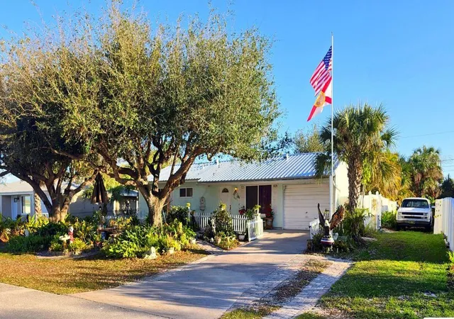 Photo 1 of Single family home for sale at 18671 Kerrville Cir, Port Charlotte, FL 33948 | MLS# O6288398 | Listing updated on 2026-05-18