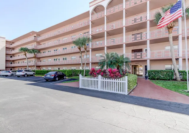 Homes for sale in St. Petersburg, FL | 5521 80Th St N, St. Petersburg, FL 33709