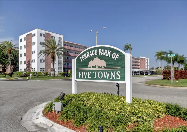 Homes for sale in St. Petersburg, FL | 5521 80Th St N, St. Petersburg, FL 33709