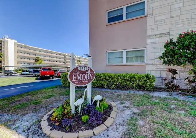 Homes for sale in St. Petersburg, FL | 5521 80Th St N, St. Petersburg, FL 33709