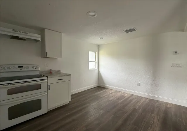 3rd image of 3931 Avenue R Nw, Winter Haven, FL 33881 | MLS# O6288718