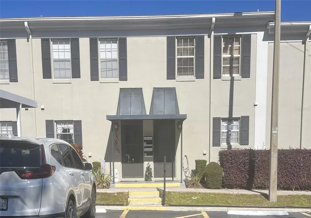 Condo for sale at 689 Lake Howard Dr NW #1E, WINTER HAVEN, FL 33880 | MLS# TB8360466