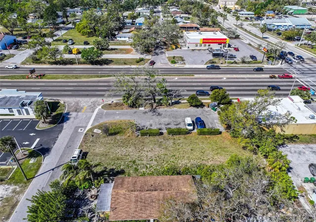 2nd image of 116 10th Ave E, Bradenton, FL 34208 | MLS# A4644173