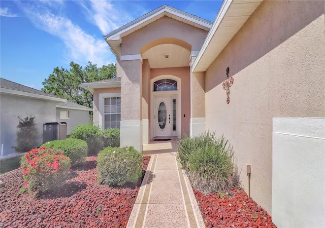 Photo 2 of Single family home for sale at 20751 Queen Alexandra Dr, Leesburg, FL 34748 | MLS# G5094138 | Listing updated on 2026-10-03
