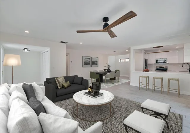 2nd image of 370 S Woodlands Dr, Oldsmar, FL 34677 | MLS# TB8361268