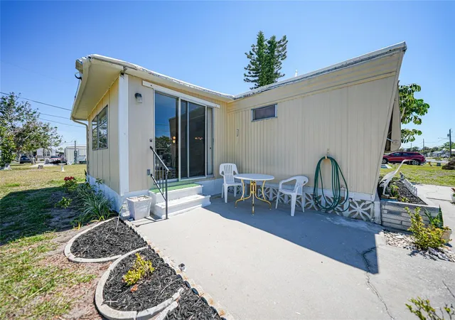 Homes for sale in Englewood, FL | 1407 Seagull Dr, Englewood, FL 34224 | MLS# D6141326