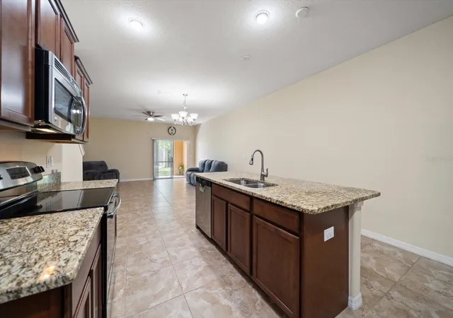 4th image of 2011 Hawks View Dr, Ruskin, FL 33570 | MLS# TB8361977