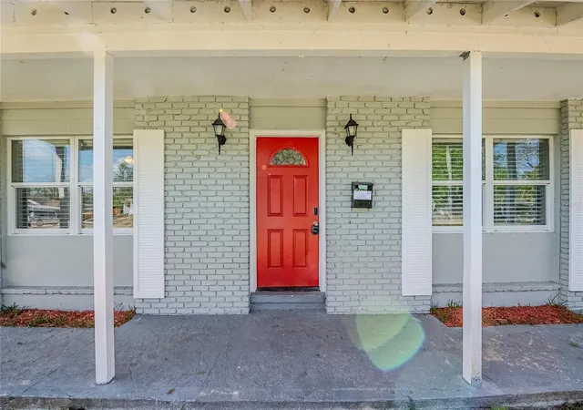 Photo 3 of Sale Pending at 5210 Grandview Dr, Orlando, FL 32808 | MLS# O6290359 | Listing updated on 2026-10-02