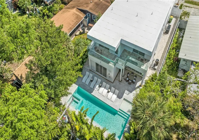 4th image of 2327 Hillview St, Sarasota, FL 34239 | MLS# A4644963