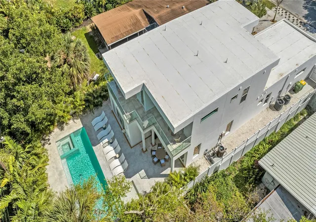 5th image of 2327 Hillview St, Sarasota, FL 34239 | MLS# A4644963