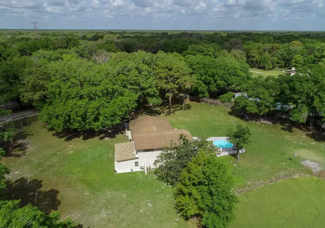 Photo 3 of Single family home for sale at 4902 Five Acre Rd, Plant City, FL 33565 | MLS# TB8362974 | Listing updated on 2026-09-22