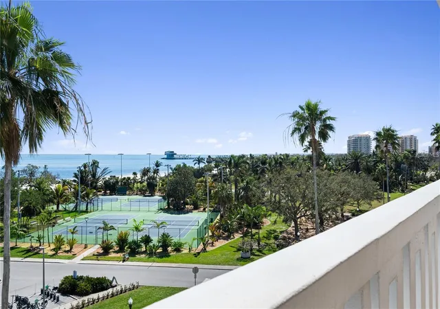 Listing Photo 2 - Condo for sale in building located at 1200 N Shore Dr Ne, St. Petersburg, FL 33701 - Unit #212