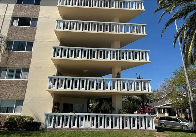 3rd image of 1200 N Shore Dr Ne #212, Saint Petersburg, FL 33701 | MLS# TB8363038