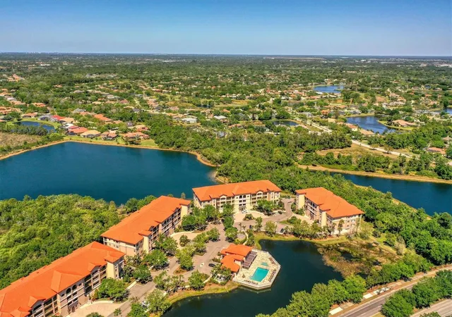 5th image of 7710 Lake Vis Ct, Bradenton, FL 34202