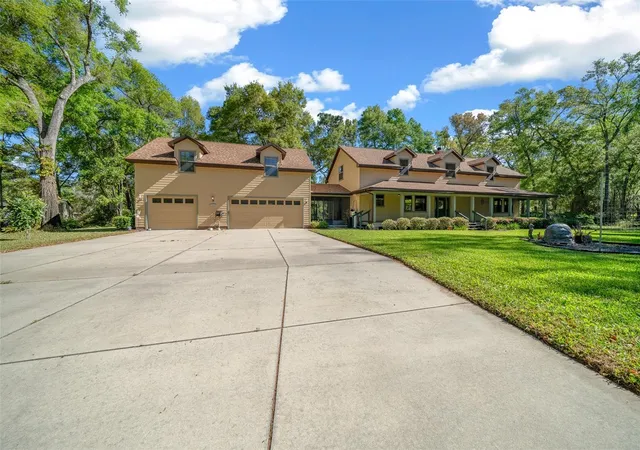Photo 3 of Single family home for sale at 39636 Carolina Ave, Lady Lake, FL 32159 | MLS# G5094570 | Listing updated on 2026-10-02