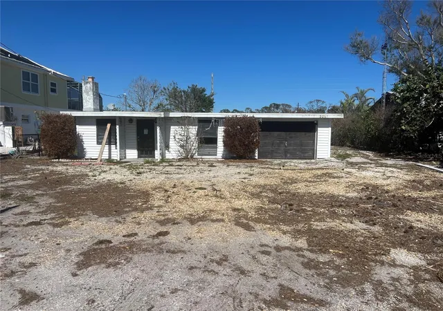 2nd image of 2061 S Pine St, Englewood, FL 34224 | MLS# C7507239
