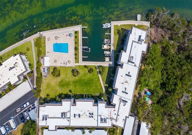 Homes for sale in Longboat Key, FL | 600 Sutton Pl #101B, Longboat Key, FL 34228 | MLS# C7507243