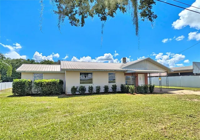 Photo 1 of Single family home for sale at 352 E Hwy 630 E, Frostproof, FL 33843 | MLS# K4902858 | Listing updated on 2026-10-02