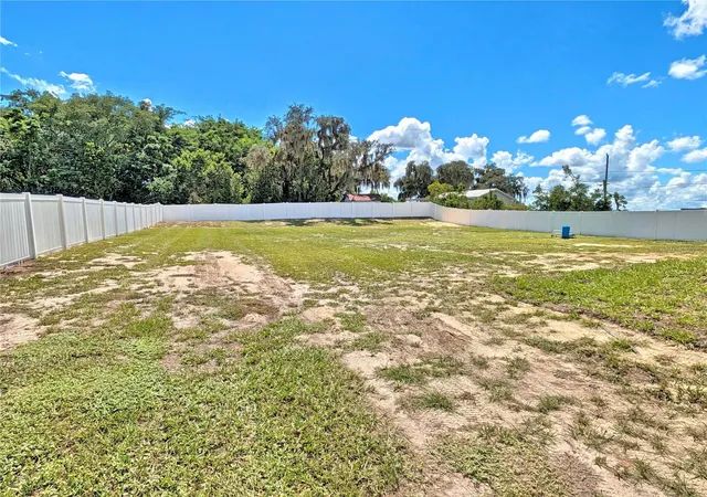 Photo 2 of Single family home for sale at 352 E Hwy 630 E, Frostproof, FL 33843 | MLS# K4902858 | Listing updated on 2026-10-02