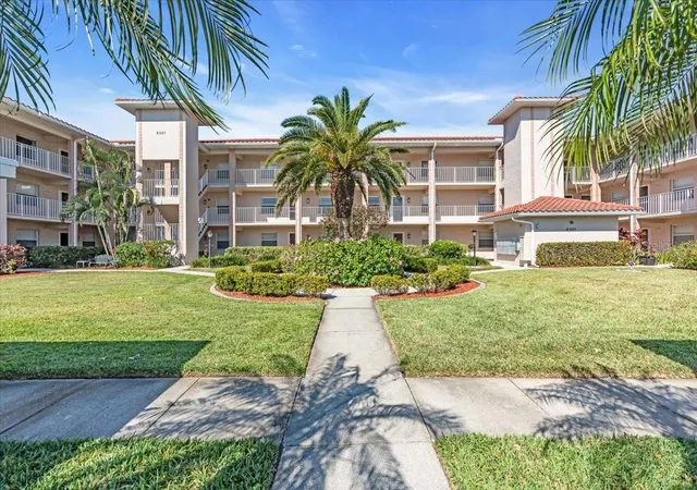2nd image of 6501 Stone River Rd #209, Bradenton, FL 34203 | MLS# A4646461