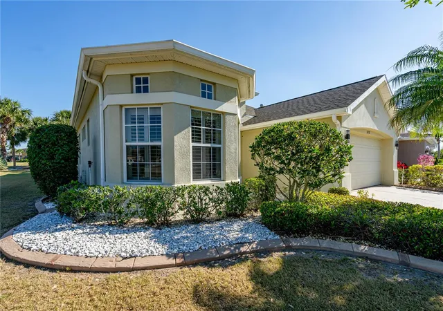 3rd image of 1038 Emerald Dunes Dr, Sun City Center, FL 33573 | MLS# TB8367199