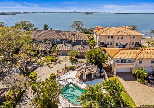Photo 3 of Townhouse for sale at 2087 Edgewater Dr #C, Clearwater, FL 33755 | MLS# TB8367548 | Listing updated on 2026-09-22