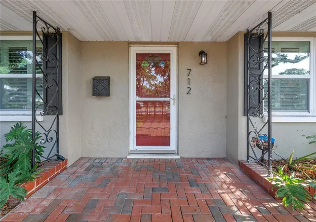 2nd image of 712 43rd Ave N, Saint Petersburg, FL 33703 | MLS# TB8368112