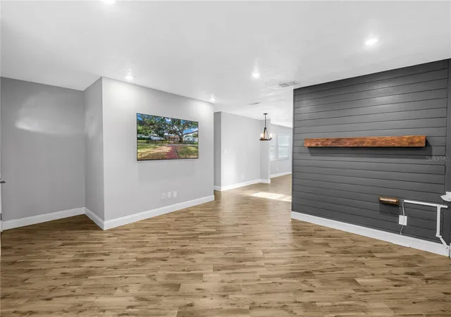 4th image of 712 43Rd Ave N, Saint Petersburg, FL 33703 | MLS# TB8368112