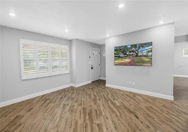 5th image of 712 43Rd Ave N, Saint Petersburg, FL 33703 | MLS# TB8368112