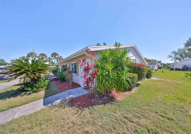 3rd image of 2202 Clubhouse Dr, SUN CITY CENTER, FL 33573