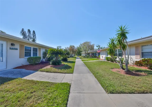 4th image of 2202 Clubhouse Dr, SUN CITY CENTER, FL 33573