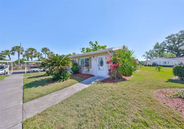 5th image of 2202 Clubhouse Dr, SUN CITY CENTER, FL 33573