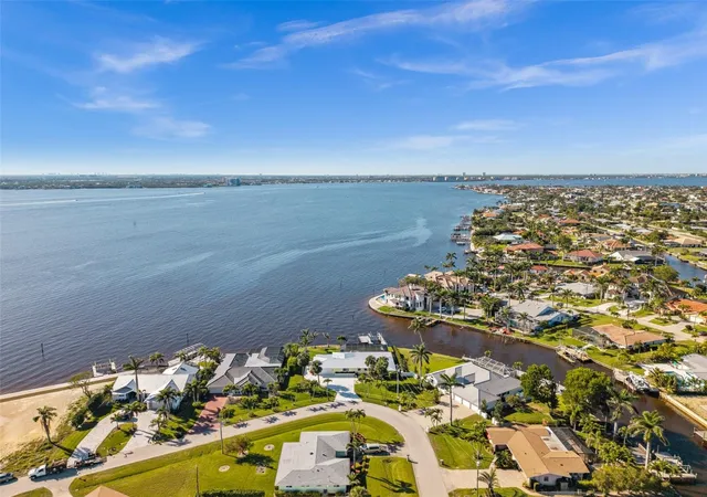 4th image of 1600 Edith Esplanade, Cape Coral, FL 33904 | MLS# C7507816
