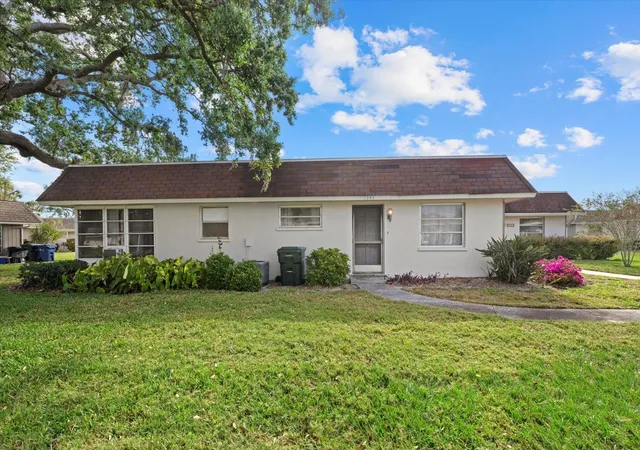 Photo 1 of Single family home for sale at 1343 Glendale Cir W #216, Sarasota, FL 34232 | MLS# A4647065 | Listing updated on 2026-05-14