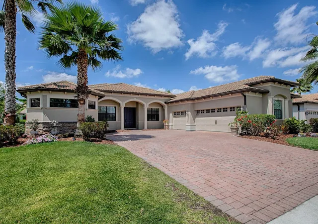 Photo 2 of Single family home for sale at 1408 Deuce Cir, Davenport, FL 33896 | MLS# G5095152 | Listing updated on 2026-09-01