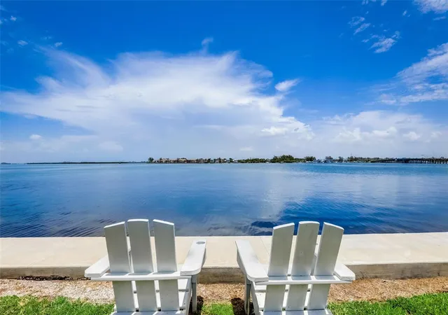 2nd image of 117 7th St N #5, Bradenton Beach, FL 34217 | MLS# A4647437