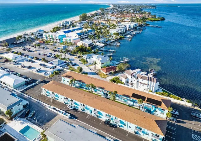 3rd image of 117 7Th St N #5, Bradenton Beach, FL 34217 | MLS# A4647437