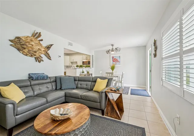 5th image of 117 7Th St N #5, Bradenton Beach, FL 34217 | MLS# A4647437