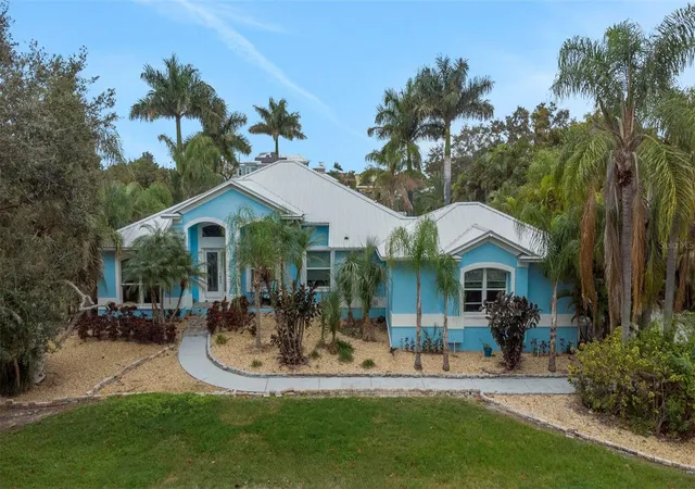 Photo 1 of Single family home for sale at 424 Is Cay Way, Apollo Beach, FL 33572 | MLS# TB8370062 | Listing updated on 2026-04-01