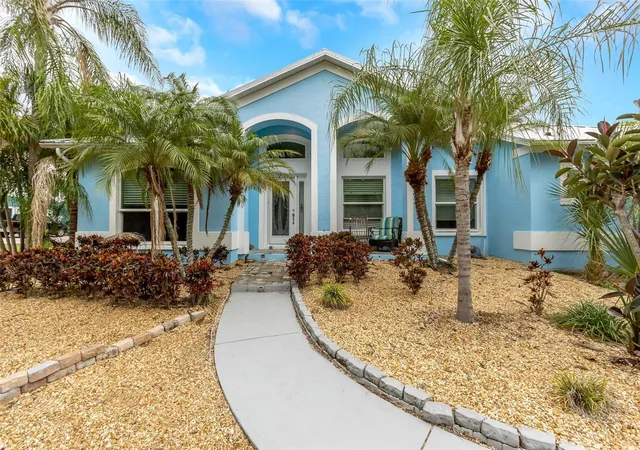 Photo 4 of Single family home for sale at 424 Is Cay Way, Apollo Beach, FL 33572 | MLS# TB8370062 | Listing updated on 2026-04-01