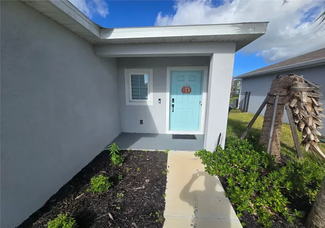 Photo 3 of Single family home for sale at 404 Acai Ln, Fort Pierce, FL 34981 | MLS# A4647489 | Listing updated on 2026-08-19