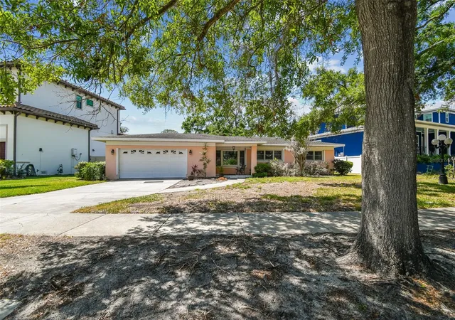 Homes for sale in Tampa, FL | 2607 S Bryant Cir, Tampa, FL 33629 | MLS# TB8370198