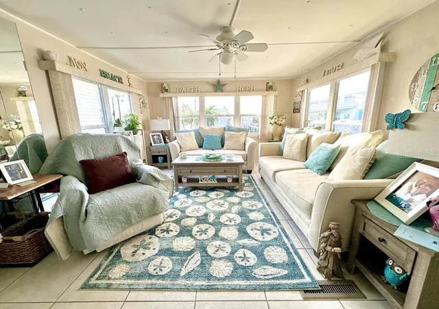 3rd image of 2094 Detroiter St, Sarasota, FL 34231 | MLS# A4647704