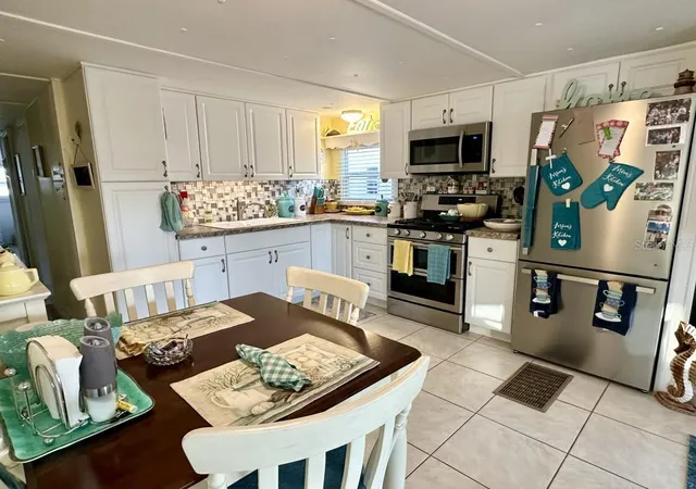 4th image of 2094 Detroiter St, Sarasota, FL 34231 | MLS# A4647704