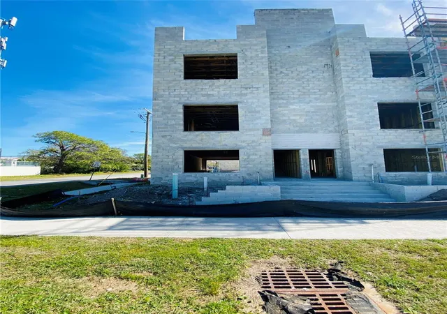 Photo 2 of Townhouse for sale at 4723 W Price Ave #2, Tampa, FL 33611 | MLS# TB8371188 | Listing updated on 2026-01-26