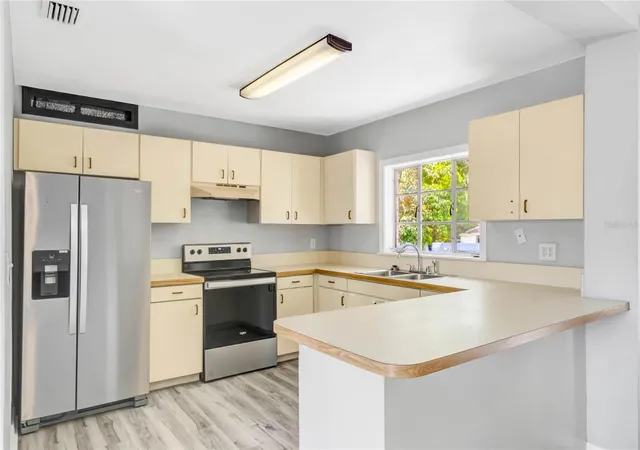 Photo 2 of Single family home for sale at 322 N Frankfort Ave, Deland, FL 32724 | MLS# O6297333 | Listing updated on 2026-10-08