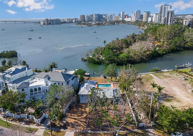 3rd image of 1479 Bay Point Dr, Sarasota, FL 34236 | MLS# A4647998