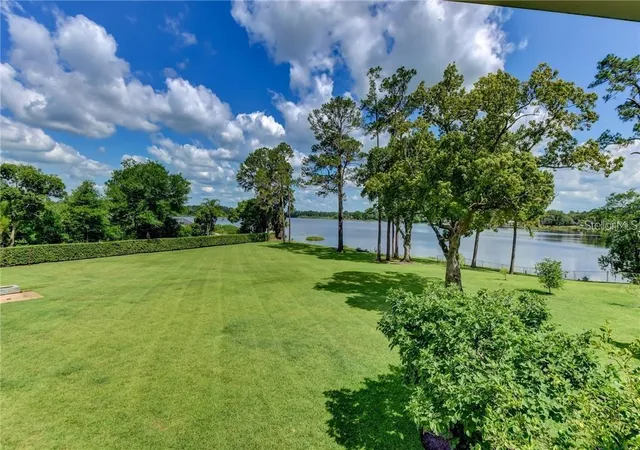 3rd image of 910 N Kepler Rd, Deland, FL 32724 | MLS# V4942014