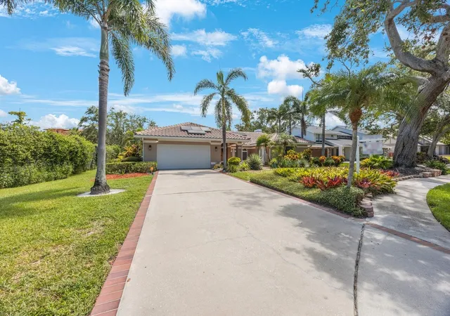 Photo 2 of Sale Pending at 14115 Harborwood Dr, LARGO, FL 33774 | MLS# TB8371928 | Listing updated on 2026-10-09
