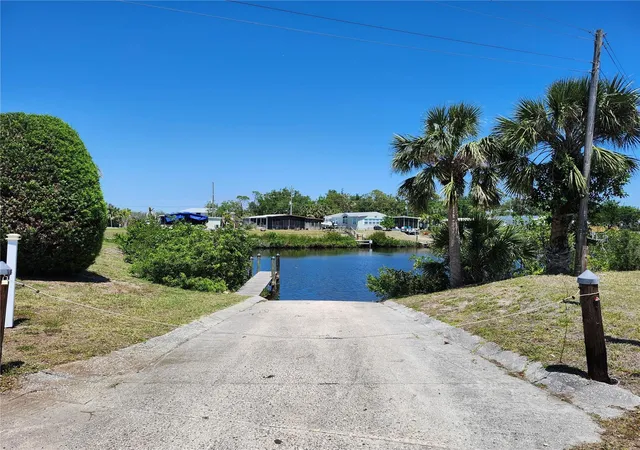 Photo 2 of Manufactured home for sale at 1252 Kingfisher Dr, Englewood, FL 34224 | MLS# D6141857 | Listing updated on 2026-07-29